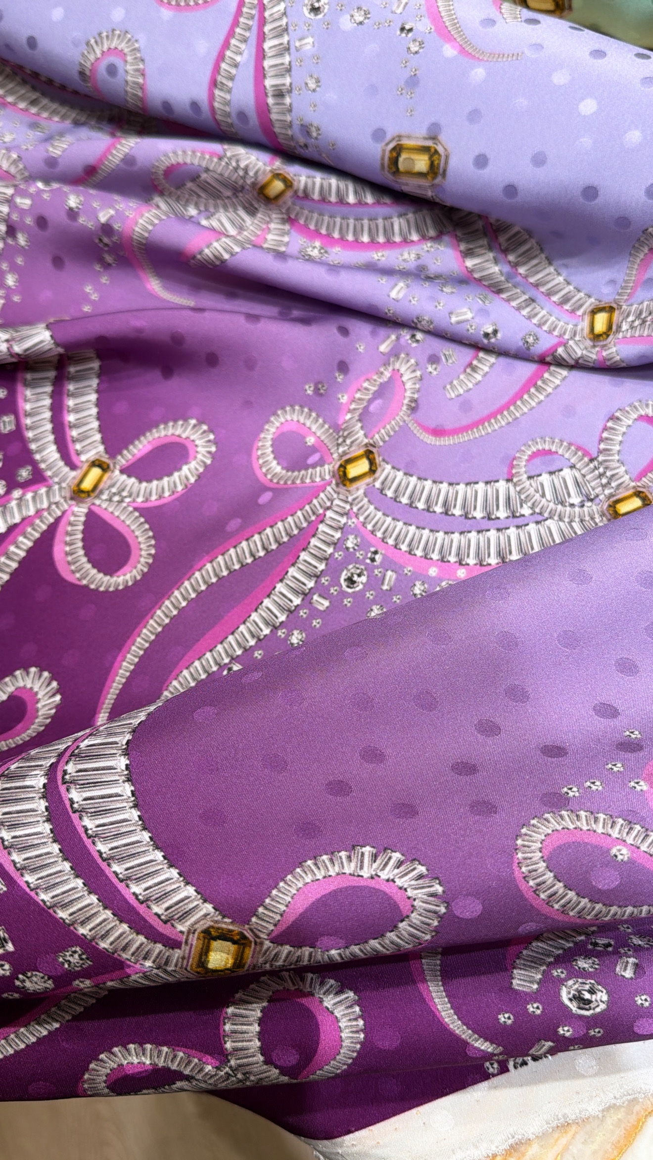 Italian silk Jacqurd - Image 2