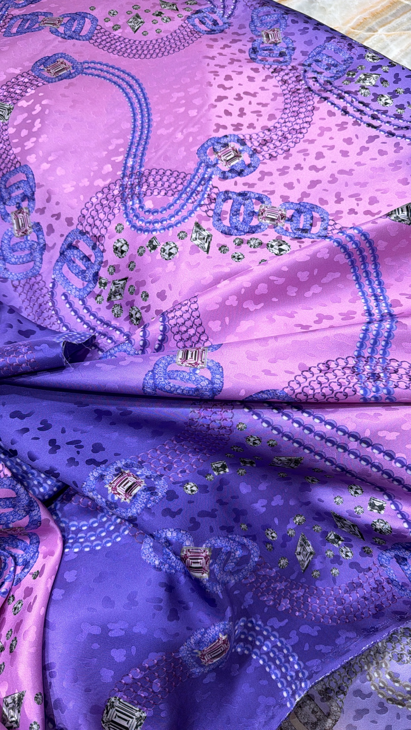Italian silk Jacqurd - Image 2